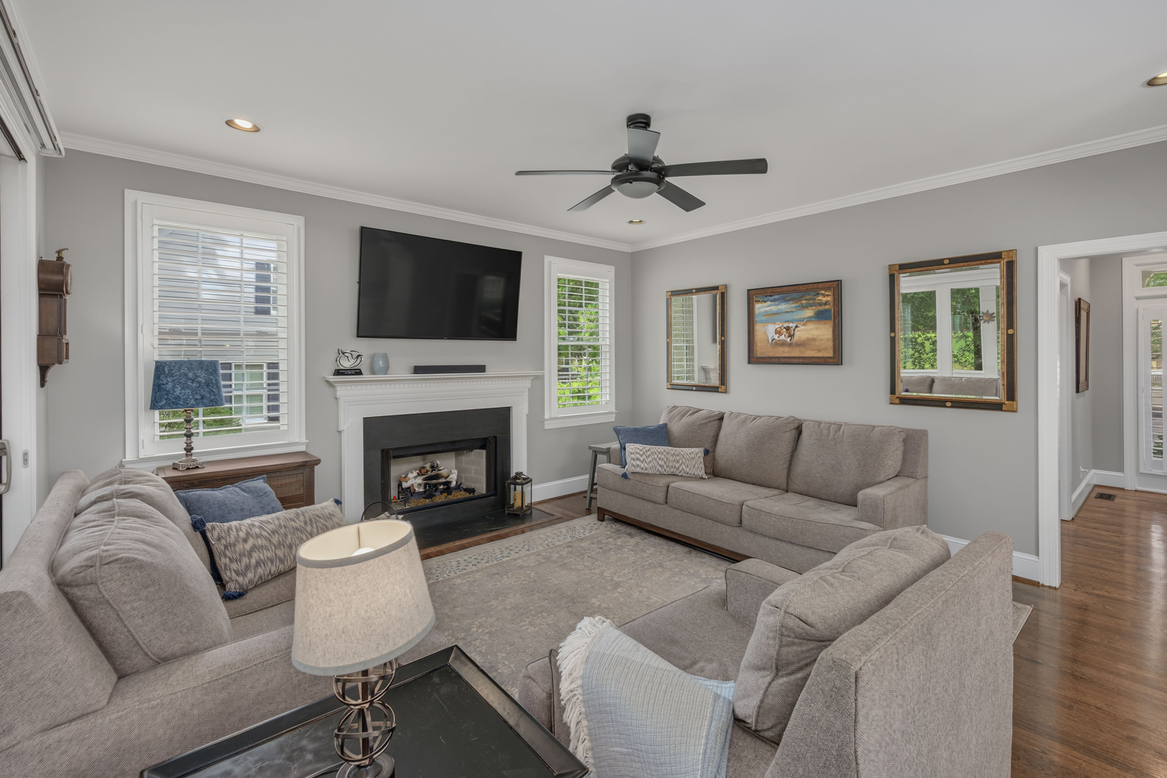 1040 Village Loop image 6